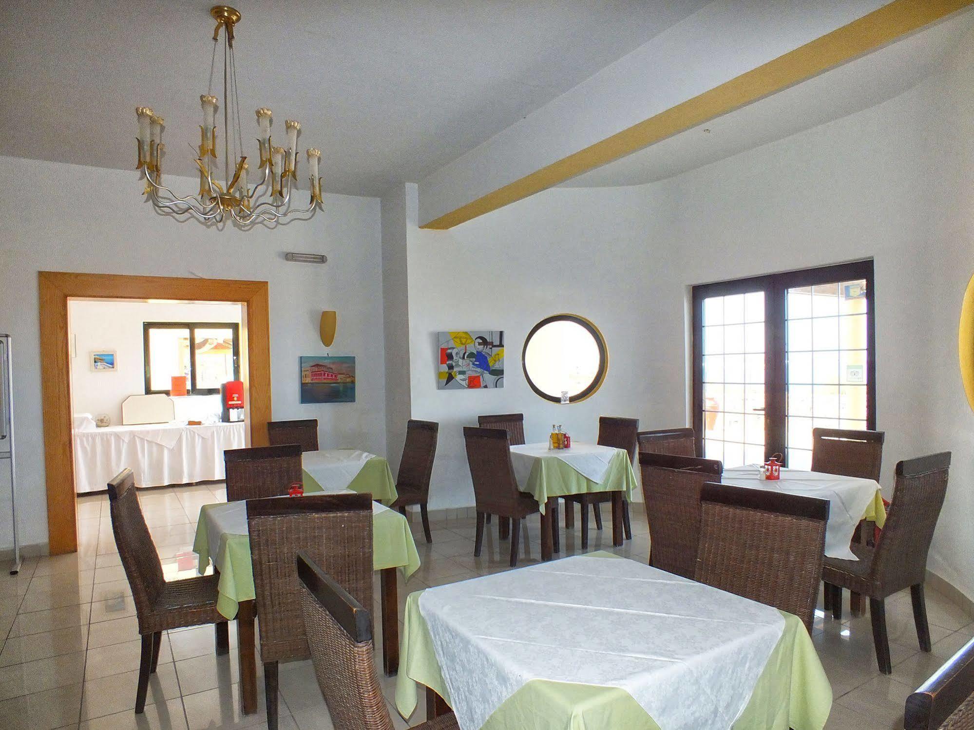 Golden Villas - Hotel Apartments & Villas แอร์ซอนิสซอส ภายนอก รูปภาพ