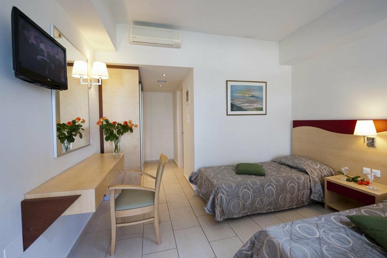 Golden Villas - Hotel Apartments & Villas แอร์ซอนิสซอส ภายนอก รูปภาพ